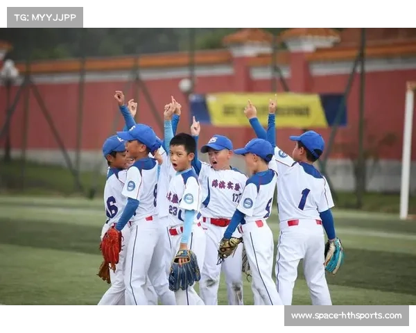 广东中小学生棒垒球锦标赛在肇庆开幕 54支队伍近千人激烈角逐