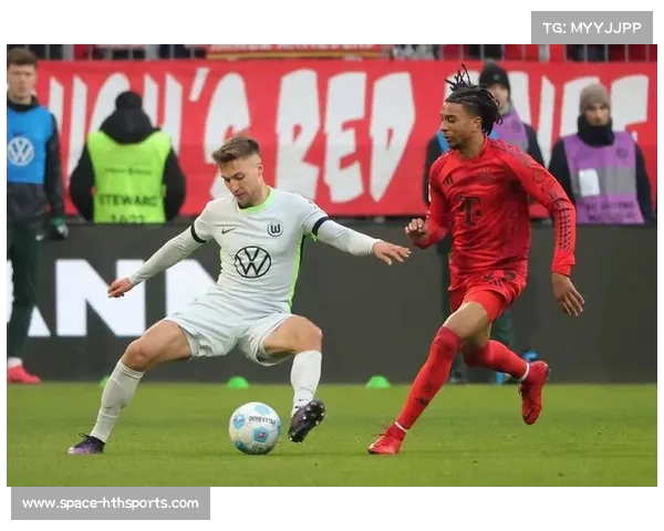 门兴vs沃尔夫斯堡现低级失误，库列拉基斯乌龙球送礼