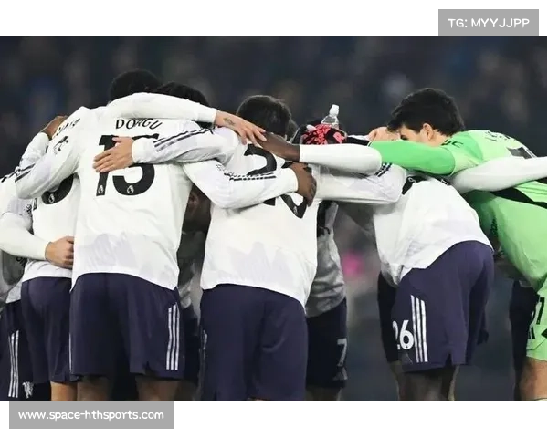 阿斯顿维拉对阵曼联半场闷平，双方门将屡献神扑